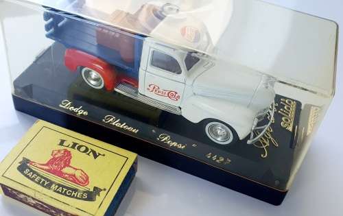 VINTAGE - ORIGINAL SOLIDO AGE D OR - DODGE PLATEAU `PEPSI` 4427